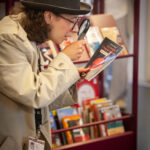 Conte Enquête : un spectacle déambulatoire jeune public pour les bibliothèques, par le Collectif La Formule
