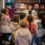 Conte Enquête : un spectacle déambulatoire jeune public pour les bibliothèques, par le Collectif La Formule
