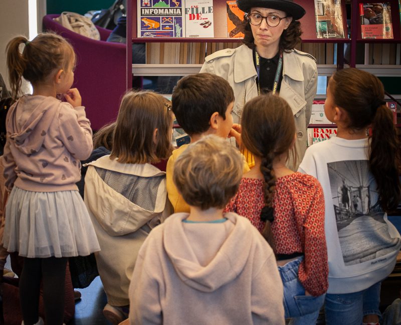 Conte Enquête : un spectacle déambulatoire jeune public pour les bibliothèques, par le Collectif La Formule